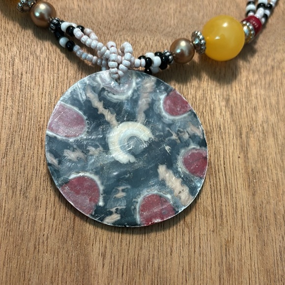 Nice Large shell disk beaded Statement Necklace - Picture 3 of 5